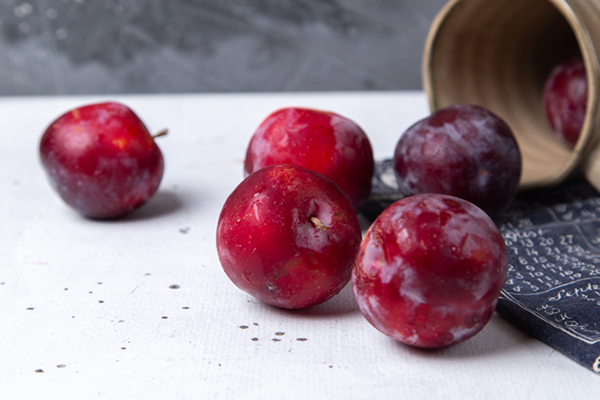 How To Choose A Plum