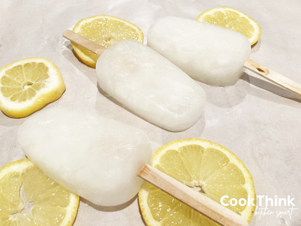 Lemon Popsicles with slices of lemon. Photo by CookThink.
