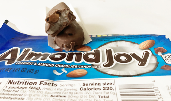 Almond Joy vs Mounds Candybar Comparison