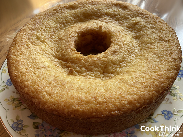 Cream Soda Cake Recipe. Photo by CookThink.
