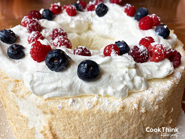 angel food cake with berries