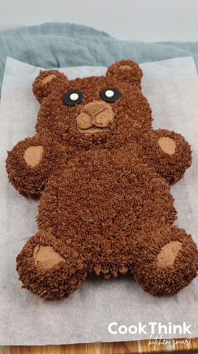 Teddy Bear Cake from the side