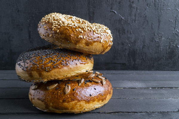 Bagels with seeds