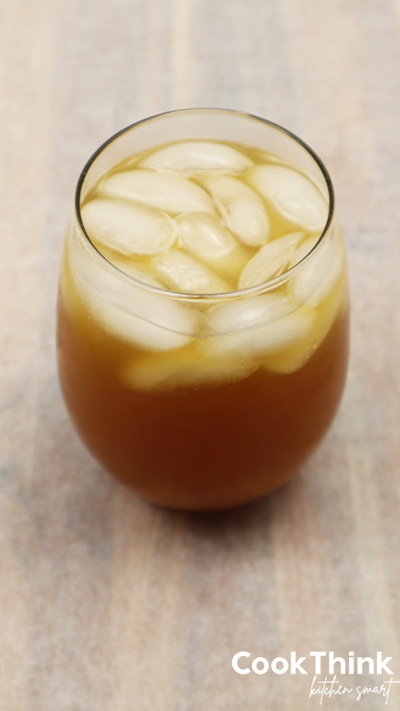 Peach Green Tea Lemonade in a glass