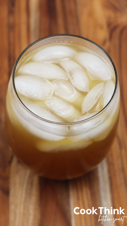 Peach Green Tea Lemonade in glass
