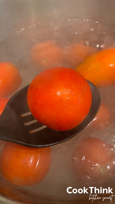 blanching fresh tomato